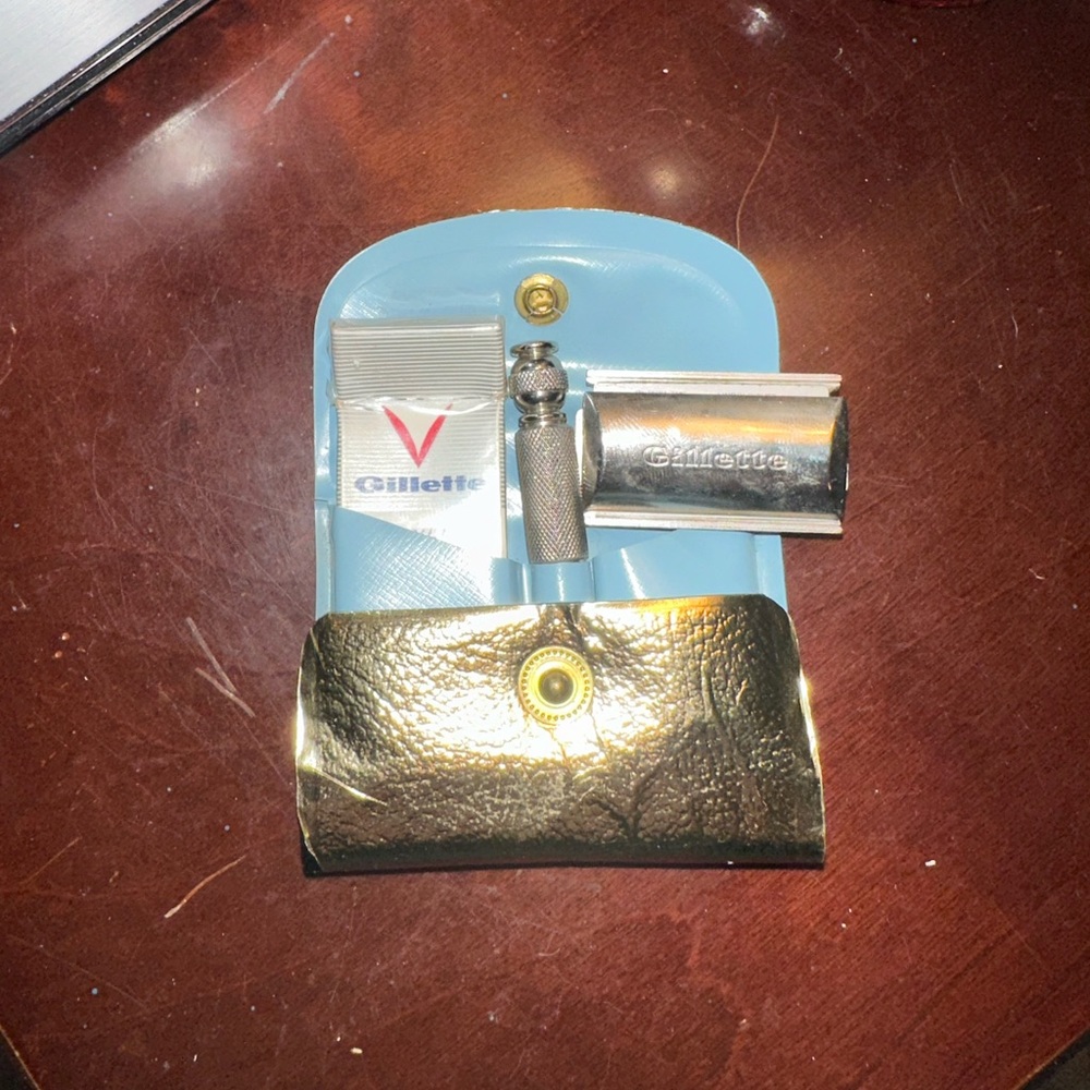 Vintage Gillette Straight Razor Travel Kit - Picture 2 of 8